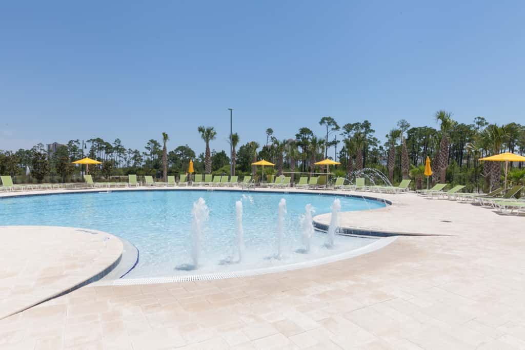 Dog-friendly townhouse with private beach, hot tub, pool, tennis, golf, gym, AC