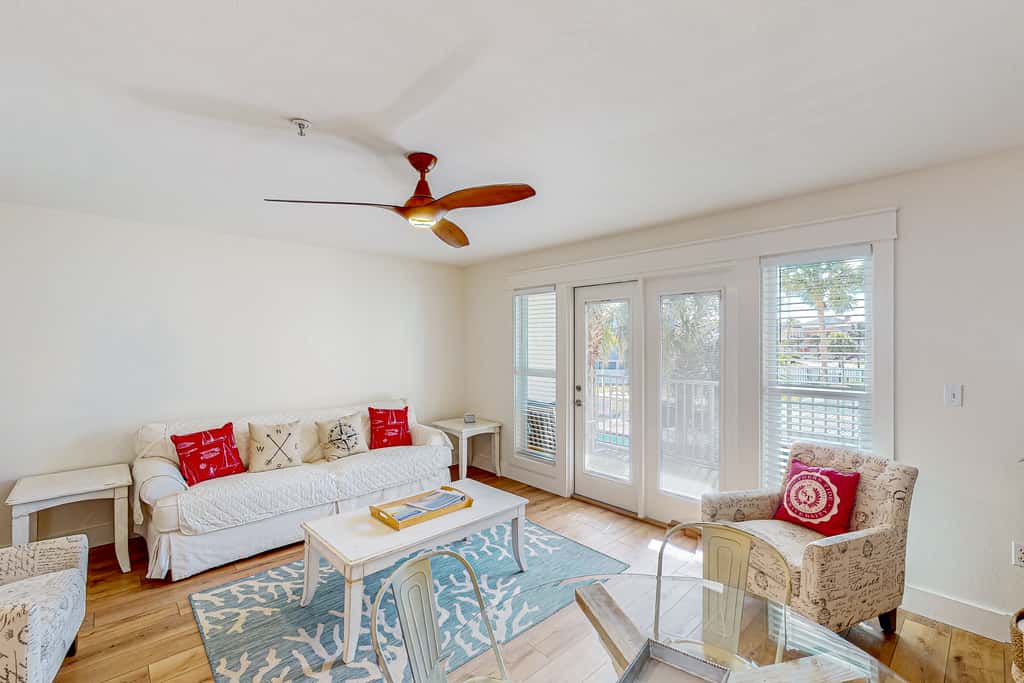 Modern beach condo with pool, hot tub, well-equipped kitchen, balcony, & W&D