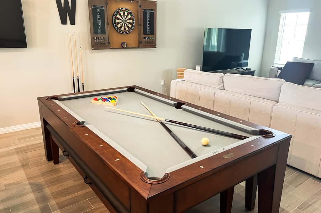 Gorgeous townhouse, plenty of space, lots of games, shared pool, close to beach