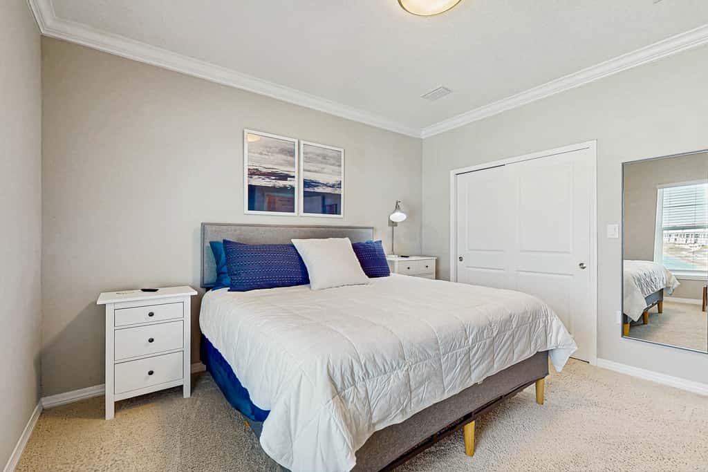 Gorgeous townhouse, plenty of space, lots of games, shared pool, close to beach