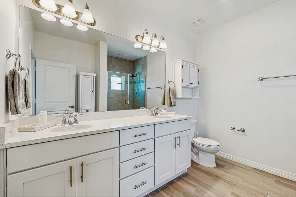 Gorgeous townhouse, plenty of space, lots of games, shared pool, close to beach