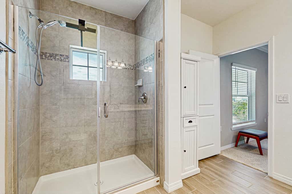 Gorgeous townhouse, plenty of space, lots of games, shared pool, close to beach