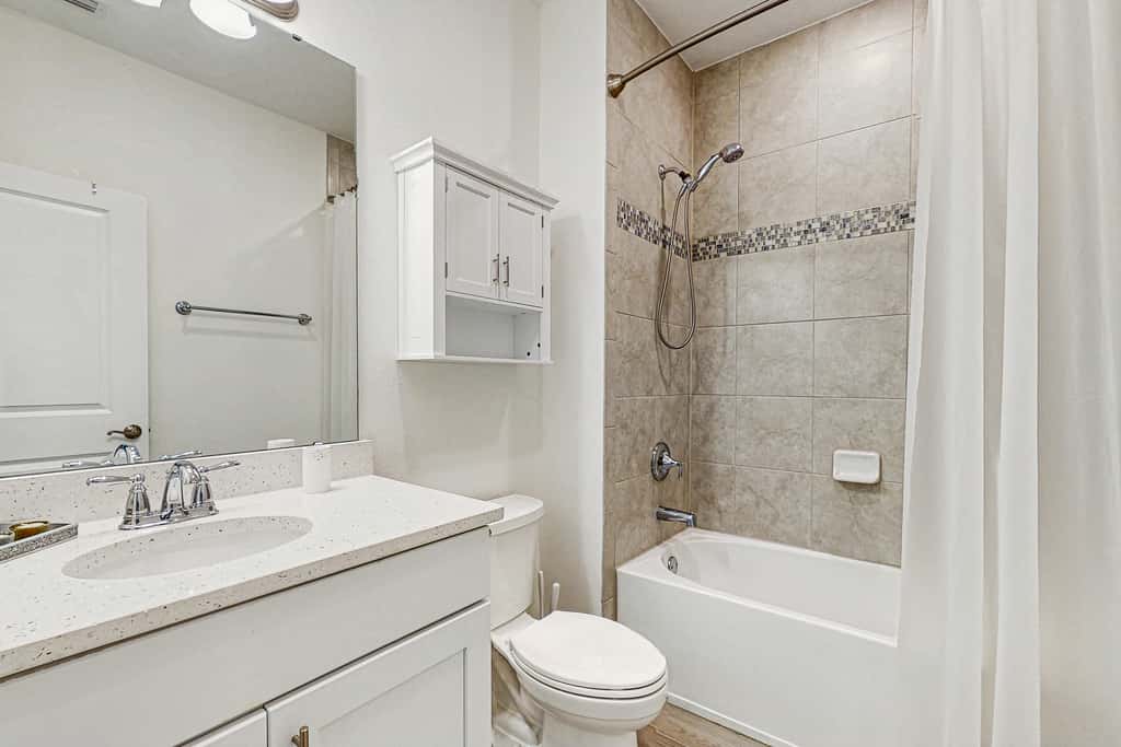 Gorgeous townhouse, plenty of space, lots of games, shared pool, close to beach