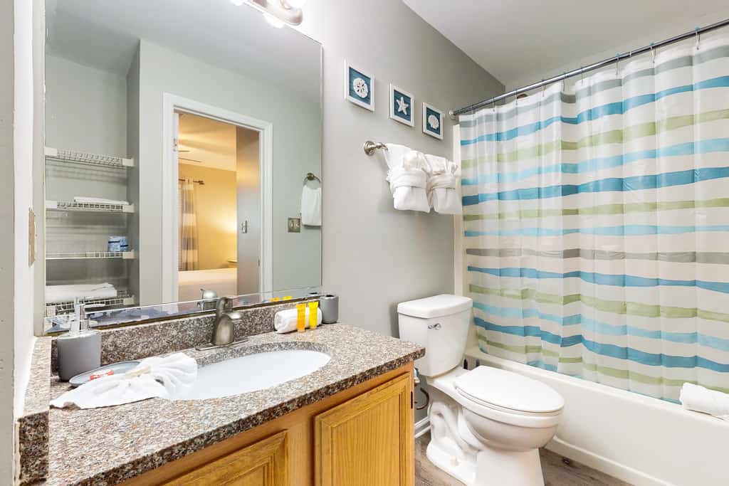 Beachfront condo with private balcony, shared pool/hot tub/BBQ