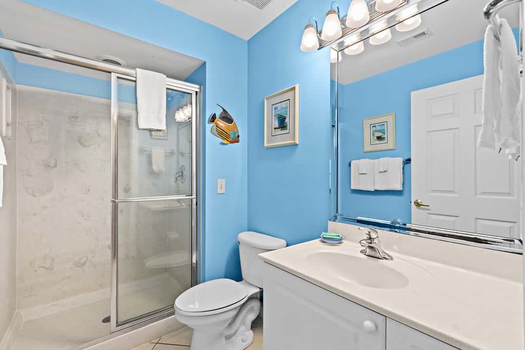Fourth-floor, ocean-view condo with pool, high-speed WiFi, beach access & W&D