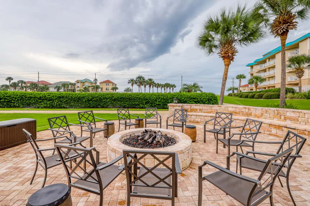 Fourth-floor, ocean-view condo with pool, high-speed WiFi, beach access & W&D