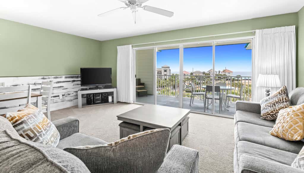 Fourth-floor, ocean-view condo with pool, high-speed WiFi, beach access & W&D