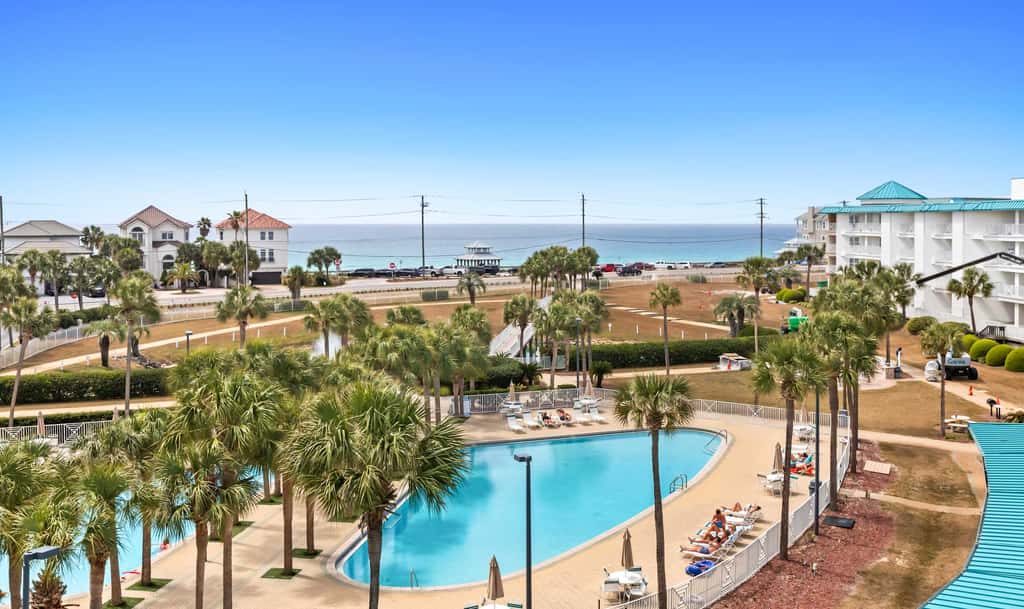 Fourth-floor, ocean-view condo with pool, high-speed WiFi, beach access & W&D
