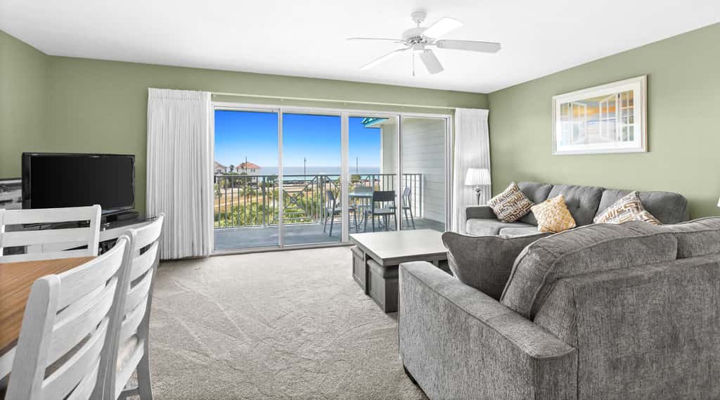Fourth-floor, ocean-view condo with pool, high-speed WiFi, beach access & W&D