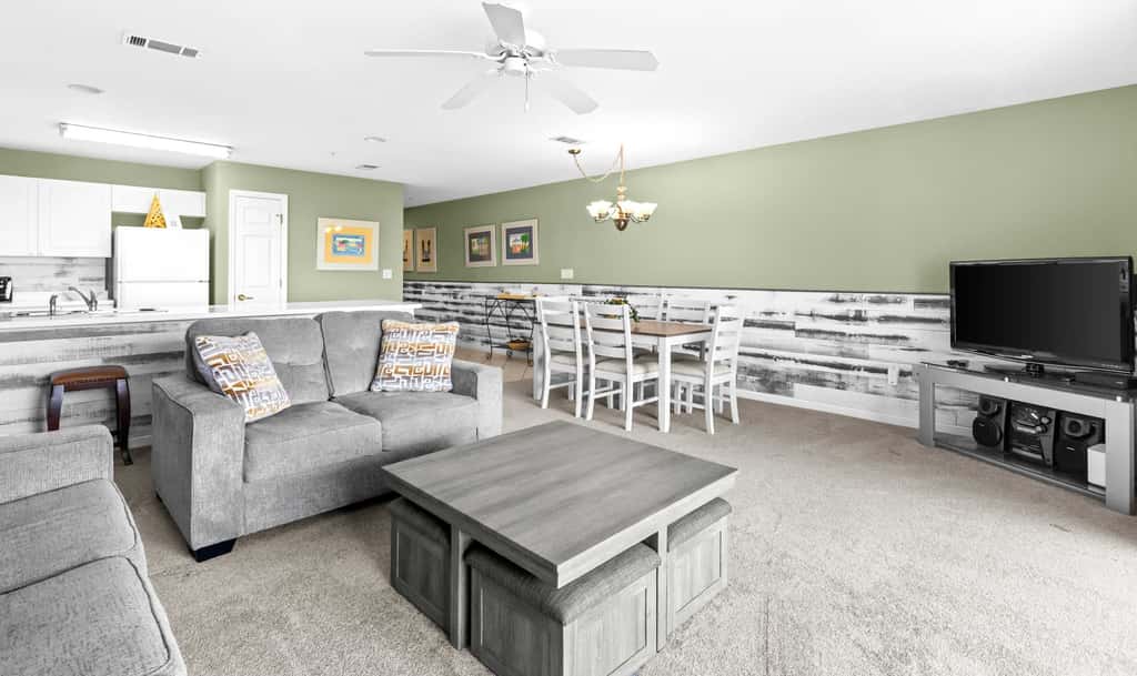 Fourth-floor, ocean-view condo with pool, high-speed WiFi, beach access & W&D