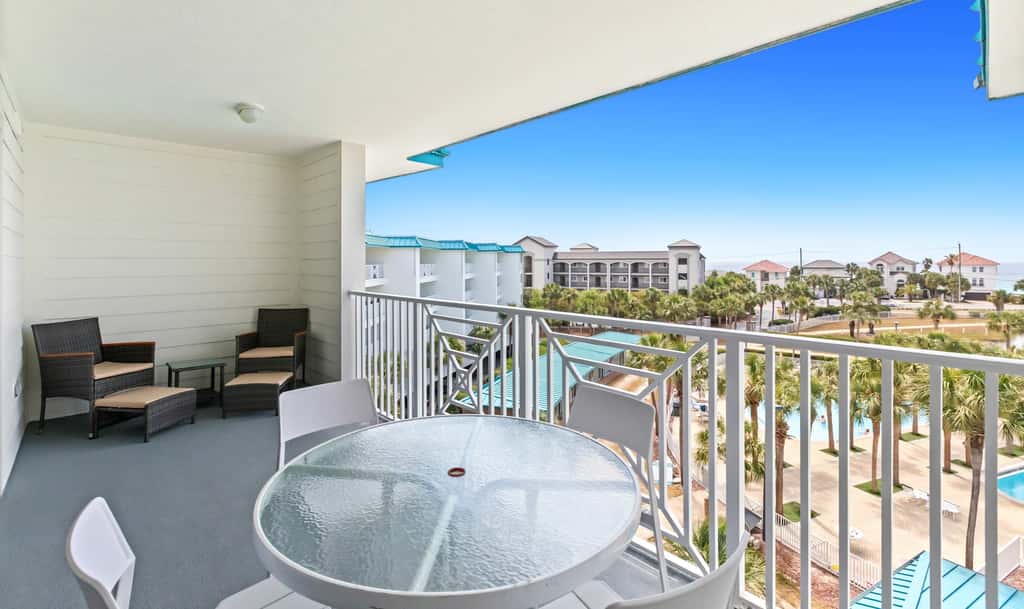 Fourth-floor, ocean-view condo with pool, high-speed WiFi, beach access & W&D