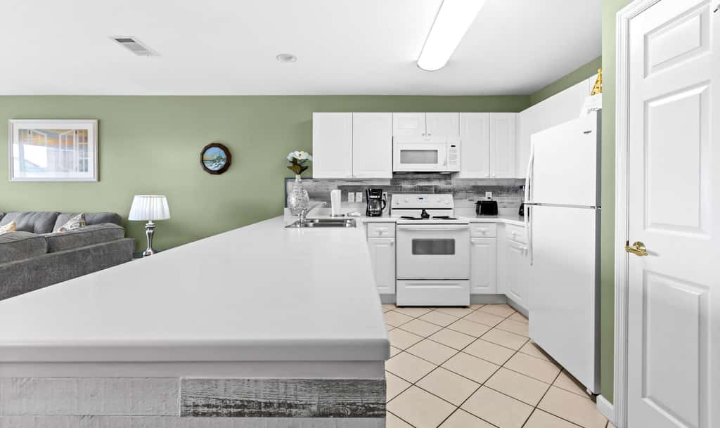 Fourth-floor, ocean-view condo with pool, high-speed WiFi, beach access & W&D