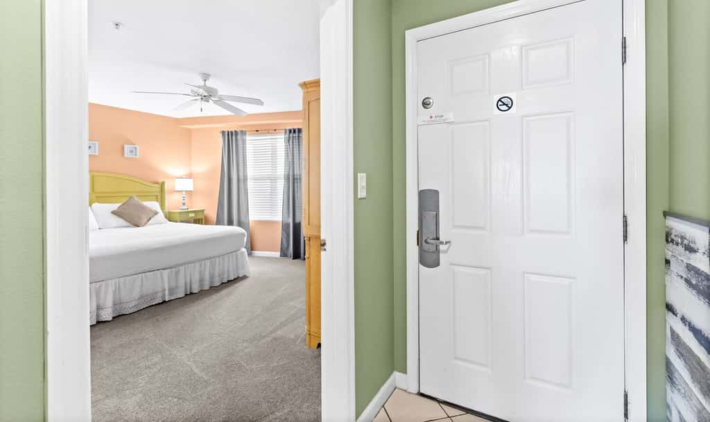 Fourth-floor, ocean-view condo with pool, high-speed WiFi, beach access & W&D