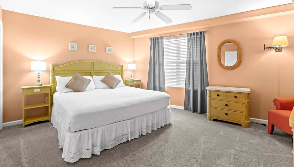Fourth-floor, ocean-view condo with pool, high-speed WiFi, beach access & W&D