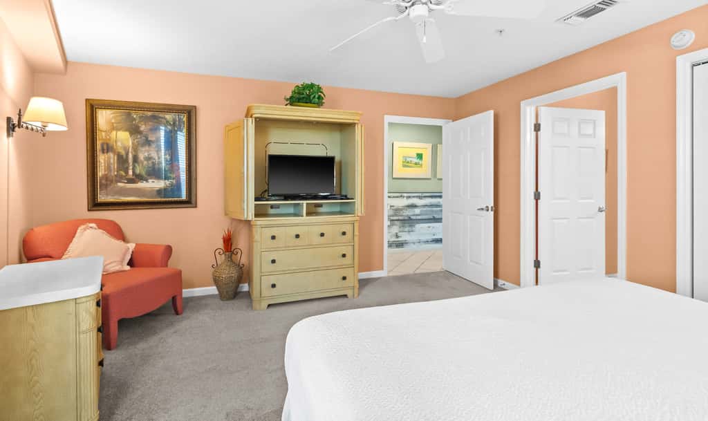 Fourth-floor, ocean-view condo with pool, high-speed WiFi, beach access & W&D