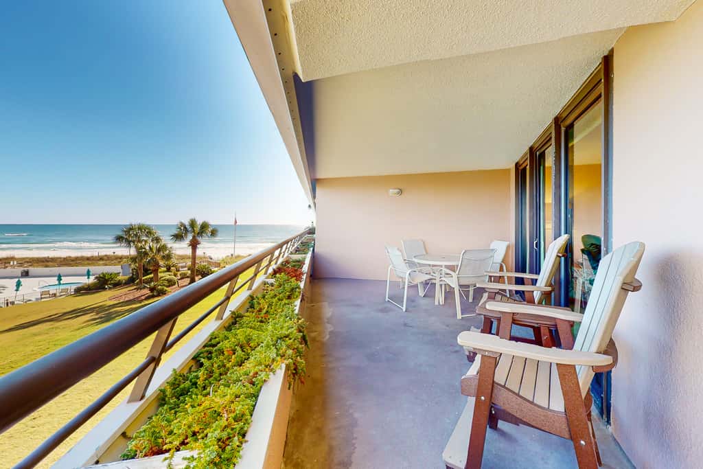 Oceanfront gem with pool, gym, hot tub, AC, W&D & beach-view balcony