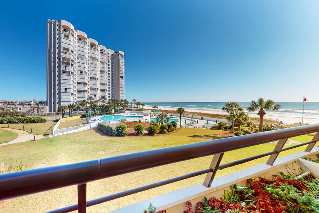 Oceanfront gem with pool, gym, hot tub, AC, W&D & beach-view balcony