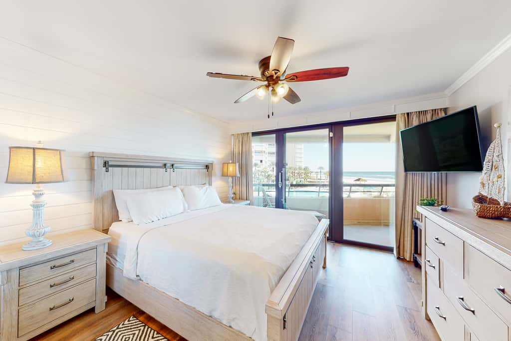 Oceanfront gem with pool, gym, hot tub, AC, W&D & beach-view balcony