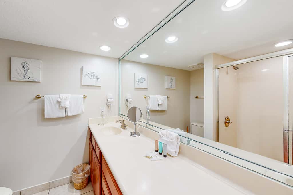 Oceanfront gem with pool, gym, hot tub, AC, W&D & beach-view balcony