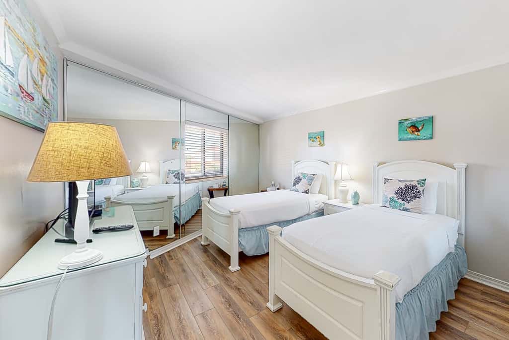 Oceanfront gem with pool, gym, hot tub, AC, W&D & beach-view balcony
