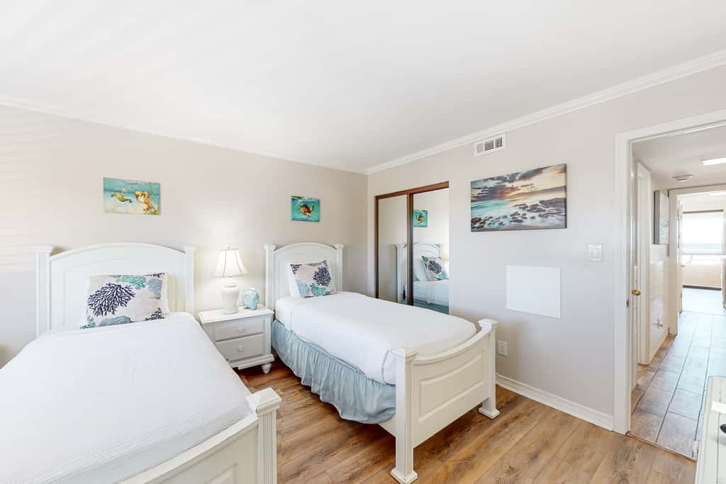 Oceanfront gem with pool, gym, hot tub, AC, W&D & beach-view balcony
