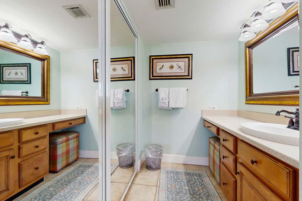 Spacious beachfront condo with full kitchen, shared pool and beach access