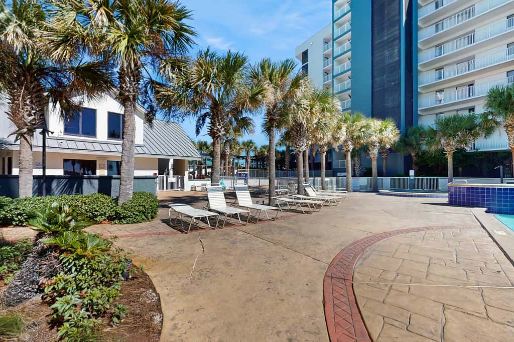Spacious beachfront condo with full kitchen, shared pool and beach access