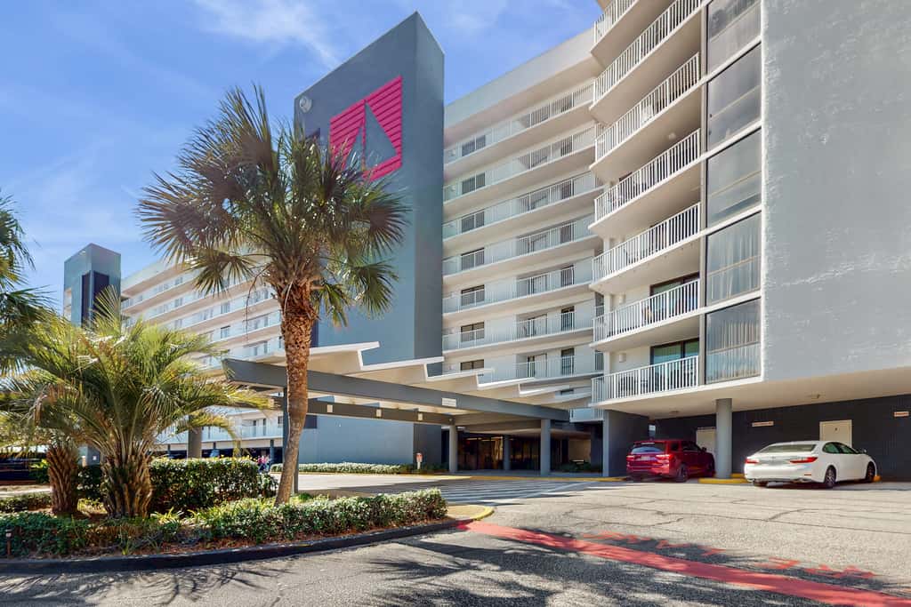 Spacious beachfront condo with full kitchen, shared pool and beach access