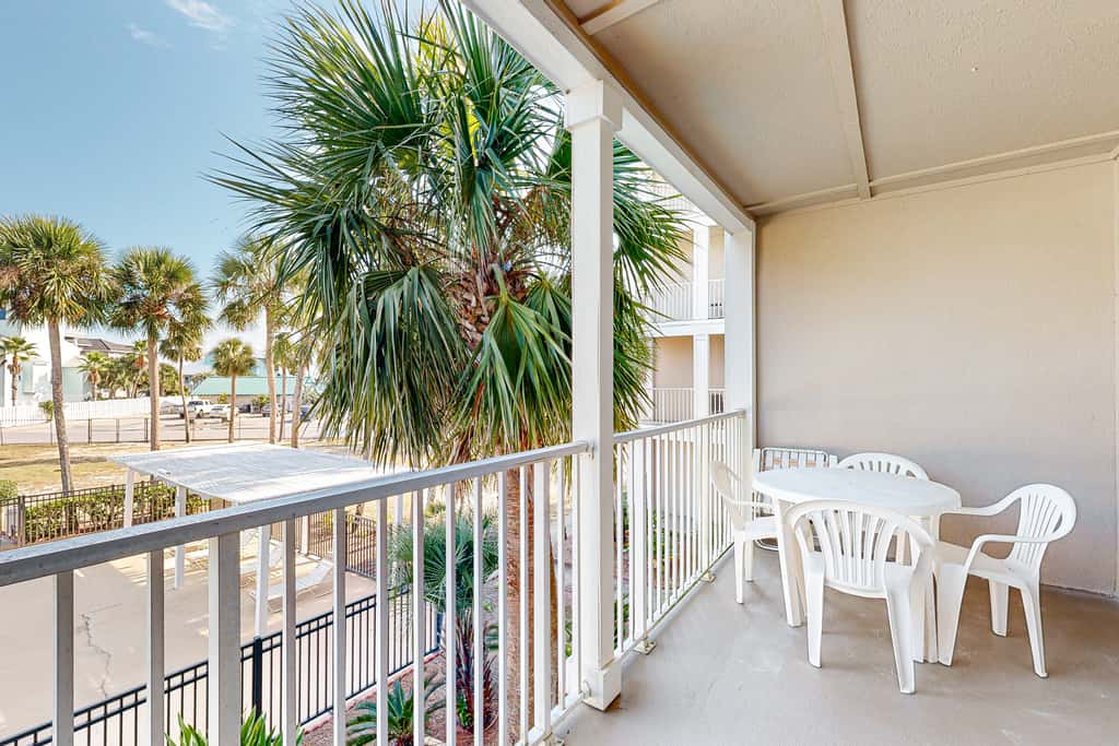 Sunny condo with pool, hot tub, pool views, balcony, & AC
