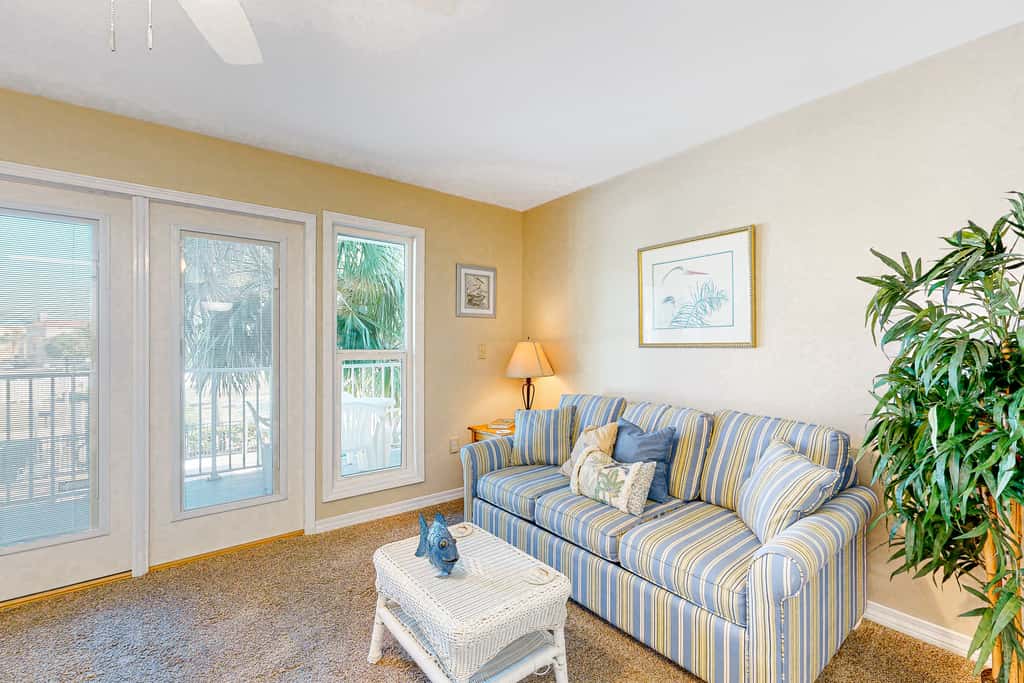 Sunny condo with pool, hot tub, pool views, balcony, & AC