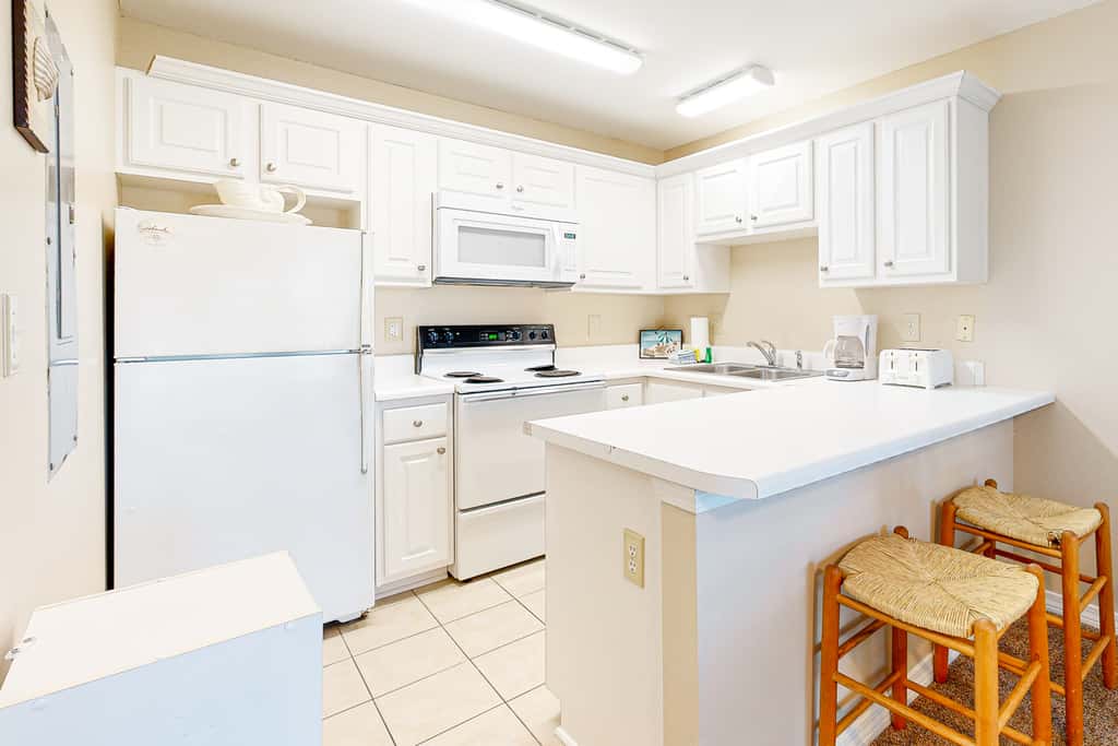 Sunny condo with pool, hot tub, pool views, balcony, & AC