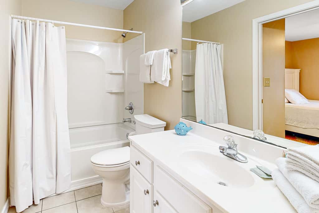 Sunny condo with pool, hot tub, pool views, balcony, & AC