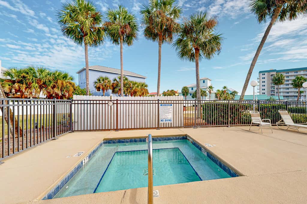 Sunny condo with pool, hot tub, pool views, balcony, & AC