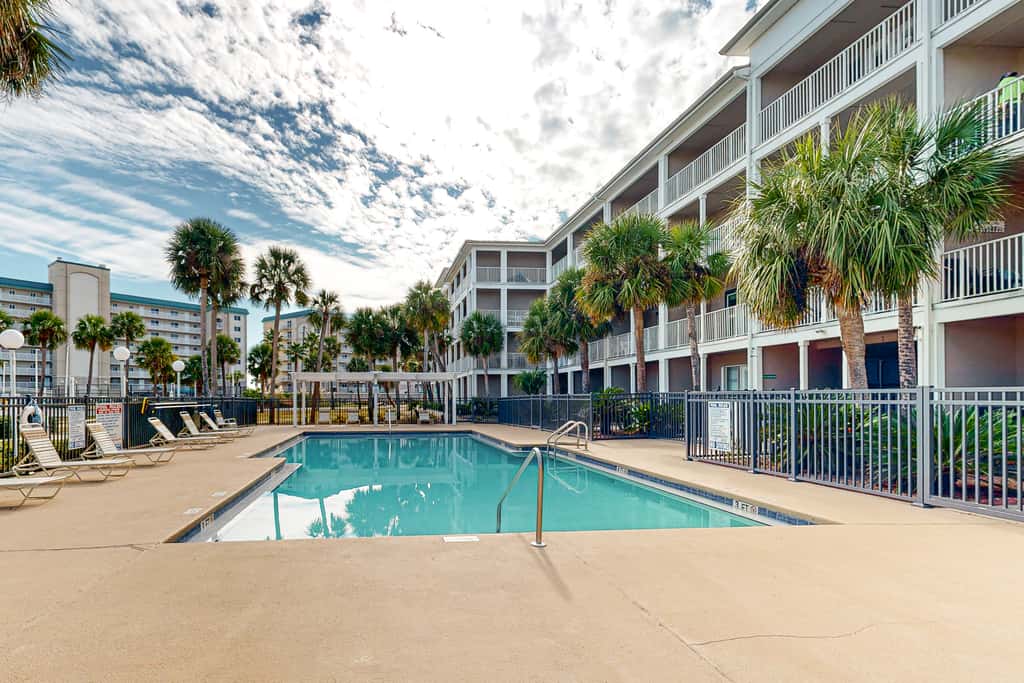 Sunny condo with pool, hot tub, pool views, balcony, & AC