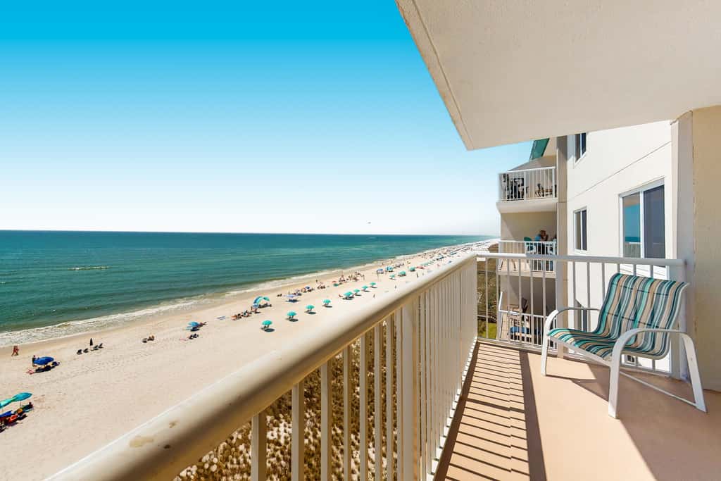 Gorgeous Oceanfront condo with washer&dryer, Gulf-front balcony & pool, hot tub