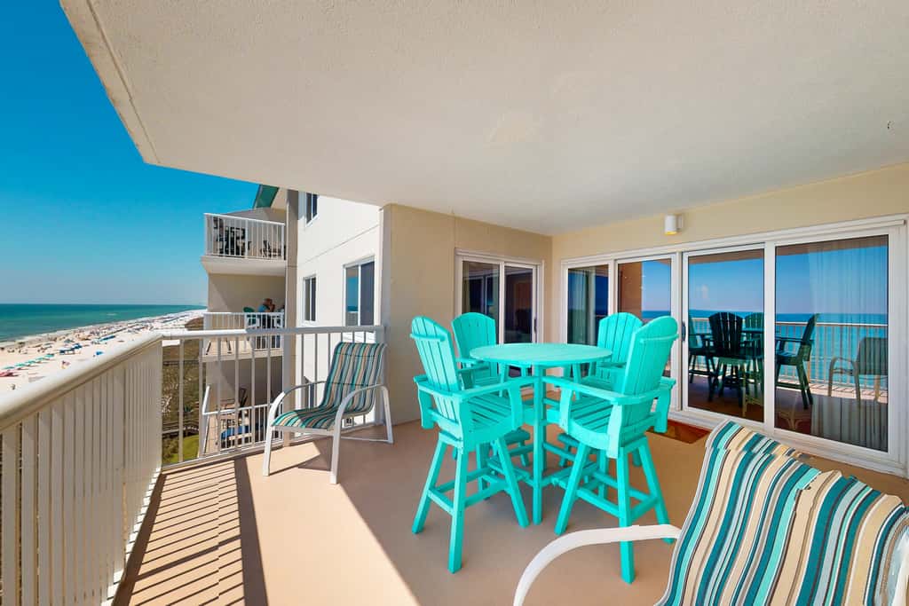 Gorgeous Oceanfront condo with washer&dryer, Gulf-front balcony & pool, hot tub