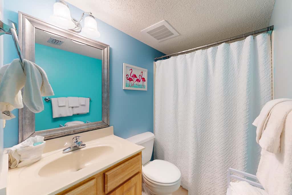Gorgeous Oceanfront condo with washer&dryer, Gulf-front balcony & pool, hot tub