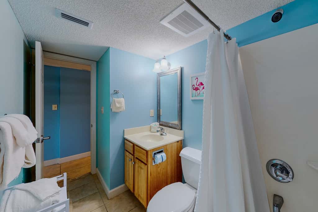 Gorgeous Oceanfront condo with washer&dryer, Gulf-front balcony & pool, hot tub