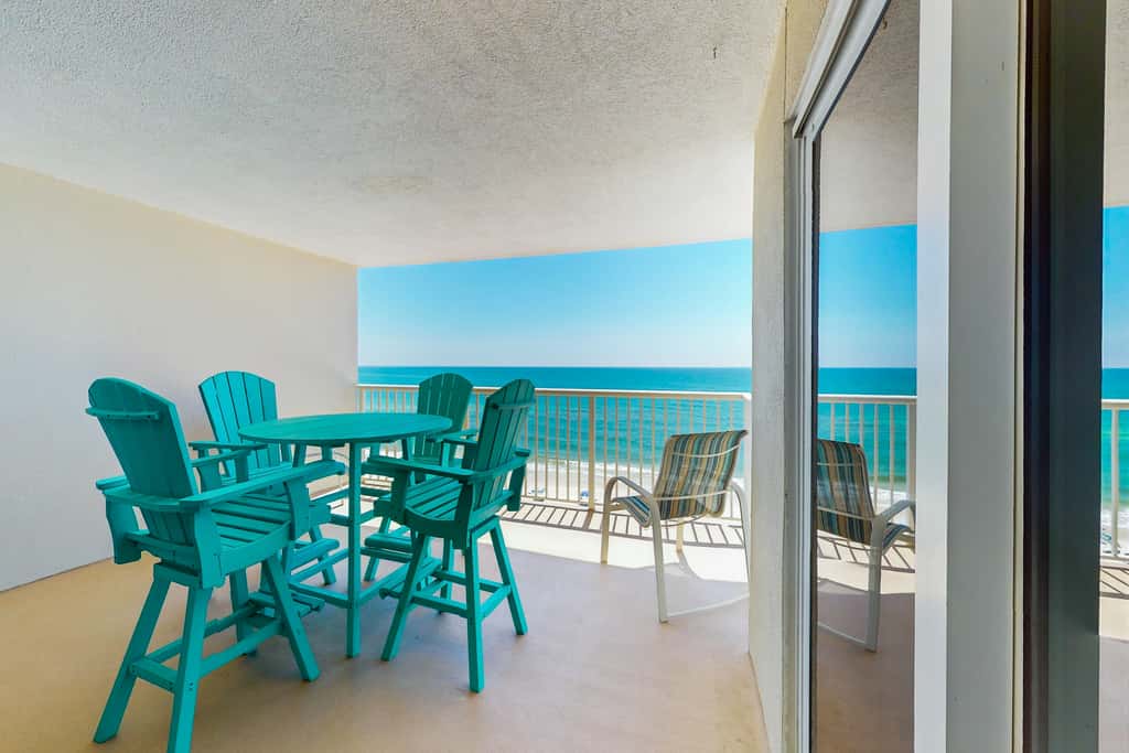 Gorgeous Oceanfront condo with washer&dryer, Gulf-front balcony & pool, hot tub