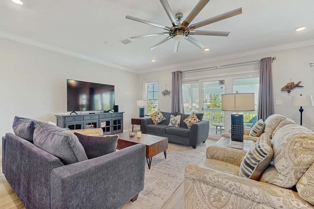 Airy townhouse with pool, hot tub, central AC, & washerdryer - dog-friendly