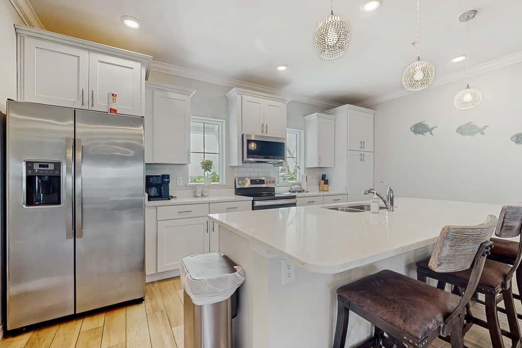 Airy townhouse with pool, hot tub, central AC, & washerdryer - dog-friendly