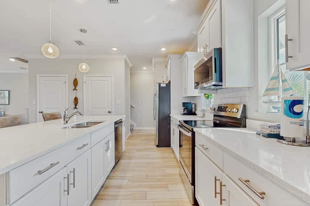 Airy townhouse with pool, hot tub, central AC, & washerdryer - dog-friendly