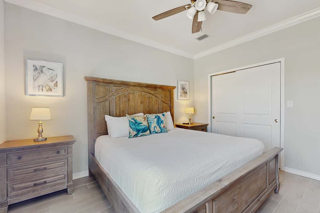 Airy townhouse with pool, hot tub, central AC, & washerdryer - dog-friendly