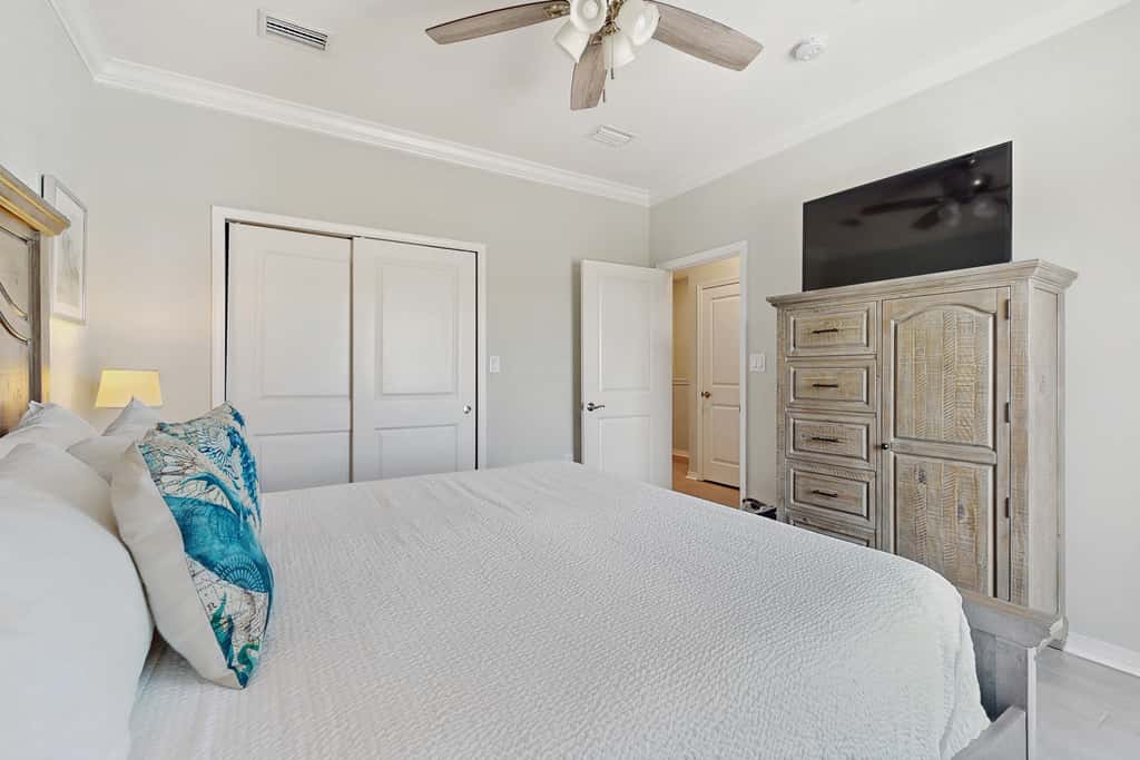 Airy townhouse with pool, hot tub, central AC, & washerdryer - dog-friendly