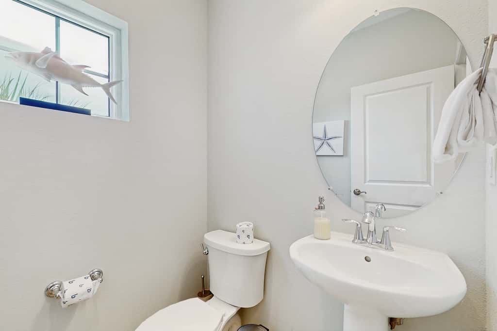 Airy townhouse with pool, hot tub, central AC, & washerdryer - dog-friendly