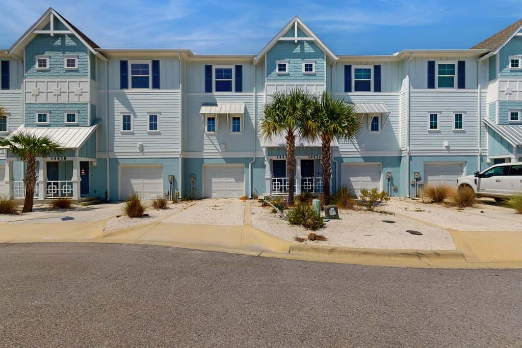 Airy townhouse with pool, hot tub, central AC, & washerdryer - dog-friendly
