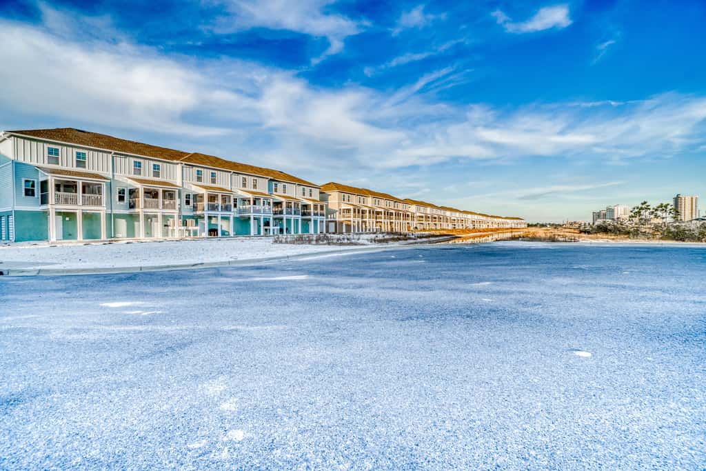 Airy townhouse with pool, hot tub, central AC, & washerdryer - dog-friendly