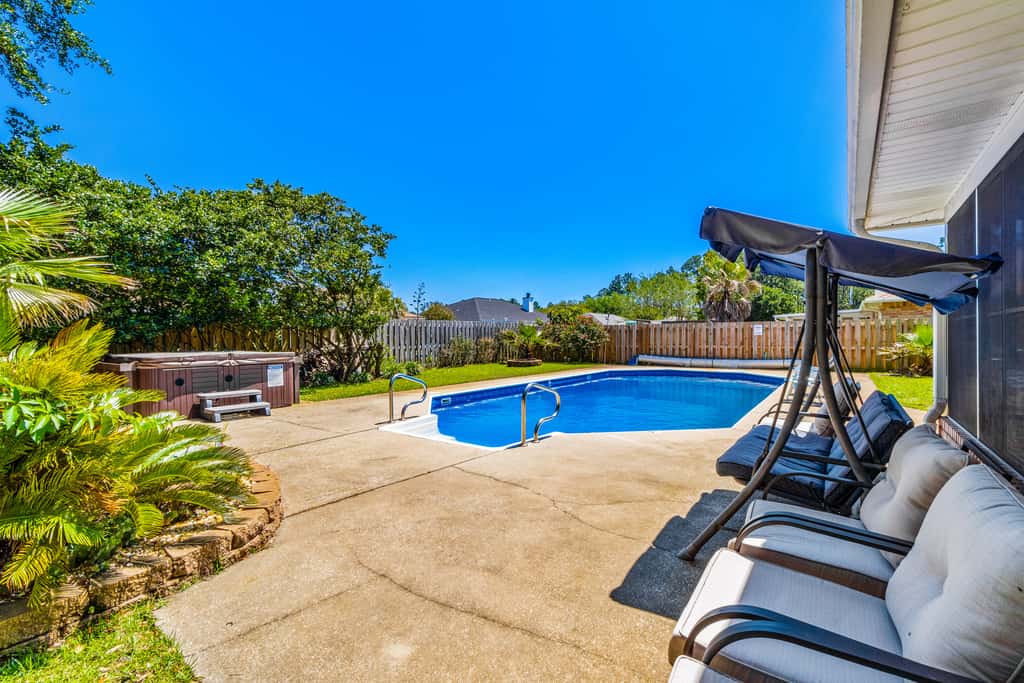 Inviting  dog-friendly home with pool, hot tub, enclosed yard, & WD