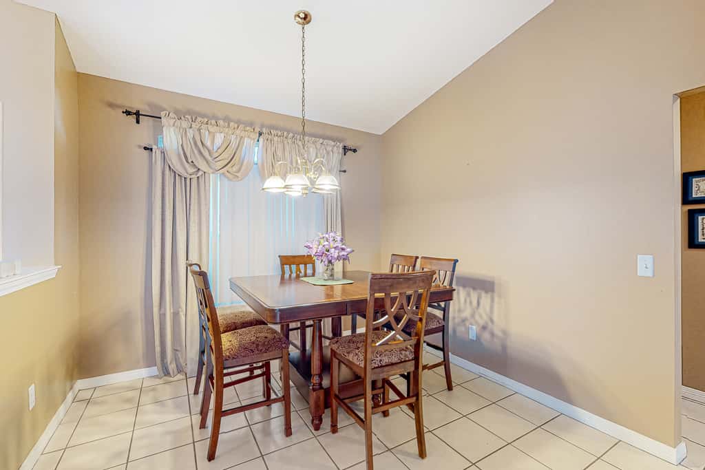 Inviting  dog-friendly home with pool, hot tub, enclosed yard, & WD