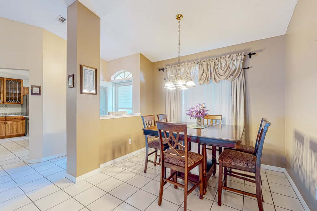 Inviting  dog-friendly home with pool, hot tub, enclosed yard, & WD